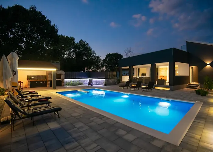 Villa Erwin With Heated Pool