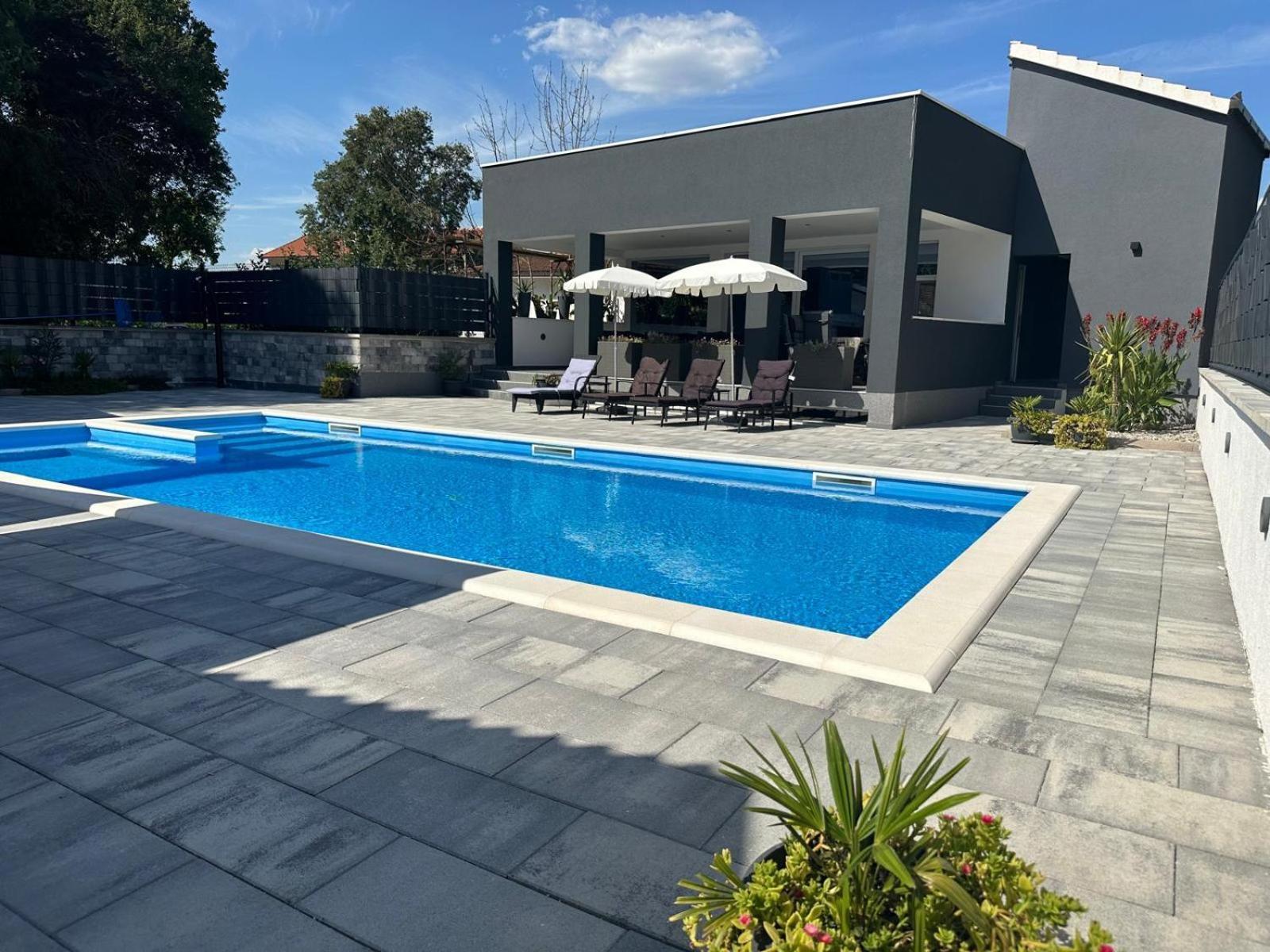 Apartment Erwin With Heated Pool