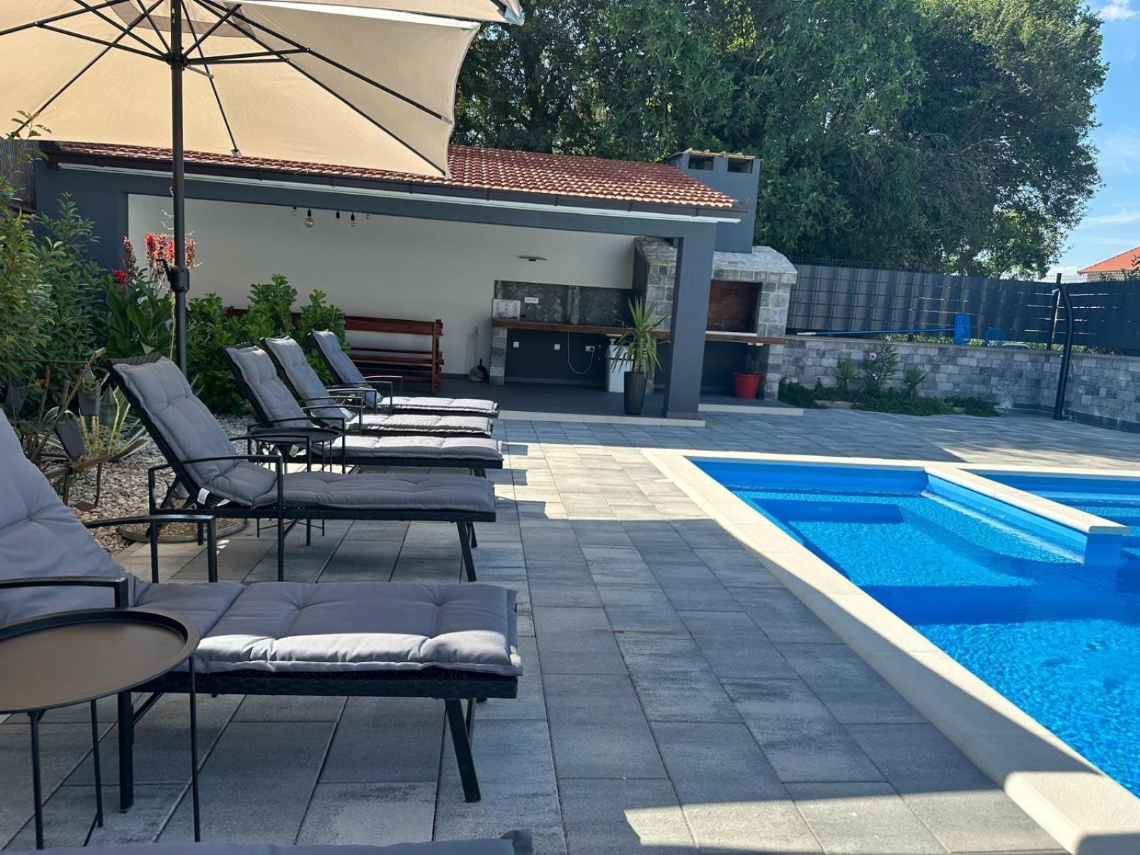 Erwin With Heated Pool Imotski